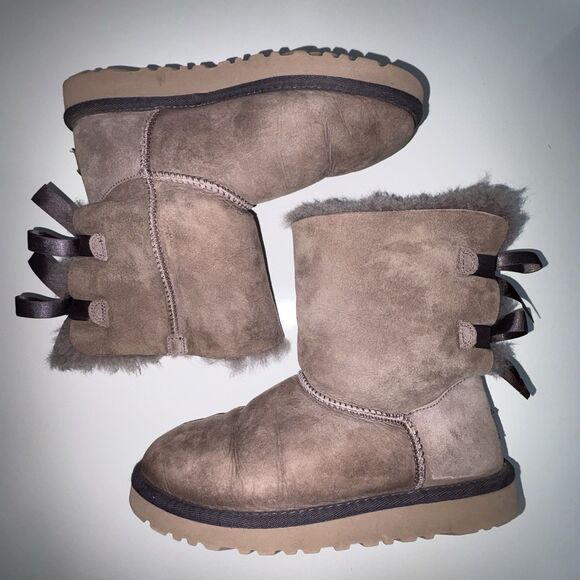 UGG Women's Chestnut Brown Bailey Bow II Short Sheepskin Boots USA Size 6 - Picture 1 of 11